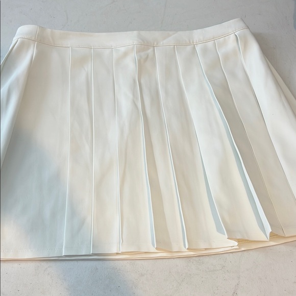 Tory Sport White Skirt - Picture 2 of 8